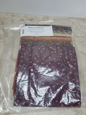 Nancy's Notions Quilter Fabric Pack - Plum Floral